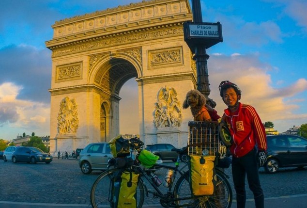 一人一狗一车一世界桂林有一位小伙子带着自己的狗狗骑车旅途